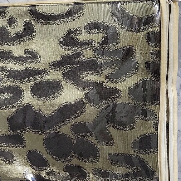 Tablecloth - Picture 3 of 6